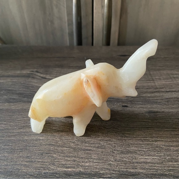 Elephant Crystal Carving - Picture 3 of 7